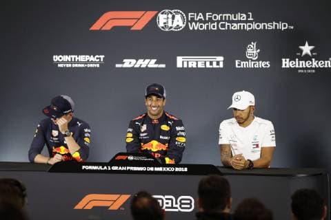 Motorsports: FIA Formula One World Championship WM Weltmeisterschaft 2018, Grand Prix of Mexico, 33 Max Verstappen (NLD, Aston Martin Red Bull Racing), 3 Daniel Ricciardo (AUS, Aston Martin Red Bull Racing), 44 Lewis Hamilton (GBR, Mercedes AMG Petronas Motorsport), Mexico-City Mexico