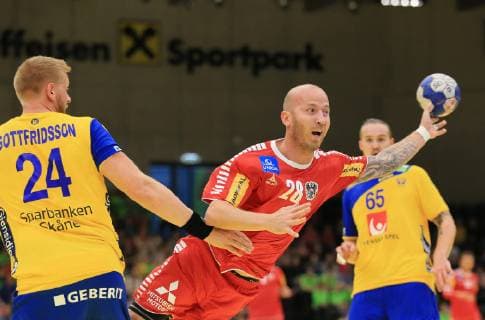 HANDBALL - EHF, AUT vs SWE GRAZ,AUSTRIA,28.OCT.18 - HANDBALL - EHF Euro Cup, OEHB international match Länderspiel Austria vs Sweden. Image shows Jim Gottfridsson (SWE), Robert Weber (AUT) and Lukas Nilsson (SWE). GEPAxpictures xMarioxBuehner