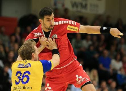 HANDBALL - EHF, AUT vs SWE GRAZ,AUSTRIA,28.OCT.18 - HANDBALL - EHF Euro Cup, OEHB international match Länderspiel Austria vs Sweden. Image shows Jesper Nielsen (SWE) and Janko Bozovic (AUT). GEPAxpictures xMarioxBuehner
