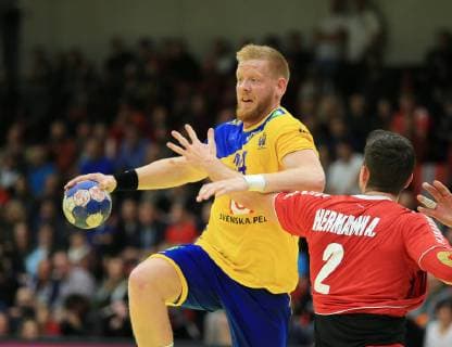 HANDBALL - EHF, AUT vs SWE GRAZ,AUSTRIA,28.OCT.18 - HANDBALL - EHF Euro Cup, OEHB international match Länderspiel Austria vs Sweden. Image shows Jim Gottfridsson (SWE) and Alexander Hermann (AUT). GEPAxpictures xMarioxBuehner