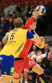 HANDBALL - EHF, AUT vs SWE GRAZ,AUSTRIA,28.OCT.18 - HANDBALL - EHF Euro Cup, OEHB international match Länderspiel Austria vs Sweden. Image shows Max Darj (SWE) and Nikola Bilyk (AUT). GEPAxpictures xMarioxBuehner