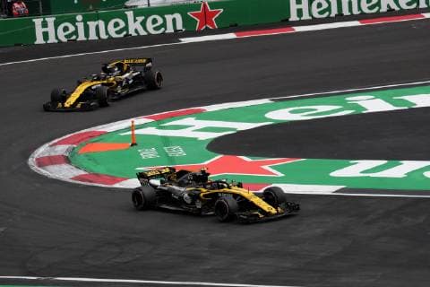 Photo4 LaPresse 28 10 2018 Mexico City,Mexico Grand Prix Formula One Mexico 2018 In the pic: Carlos Sainz Jr (ESP) Renault Sport F1 Team RS18 leads Nico Hulkenberg (GER) Renault Sport F1 Team RS18  Copyright: xPhoto4 LaPressex