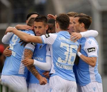28.10.2018, Fussball 3. Bundesliga 2018 2019, 13. Spieltag, TSV 1860 München - SG Sonnenhof Großaspach, im Städtischen Stadion an der Grünwalderstrasse in München. Jubel Sascha Mölders (TSV 1860 München) ** DFL regulations prohibit any use of photographs as image sequences and or quasi-video. ** *** 28 10 2018 Soccer 3 Bundesliga 2018 2019 13 Matchday TSV 1860 Munich SG Sonnenhof Großaspach in the Municipal Stadium on the Grünwalderstrasse in Munich Jubel Sascha Mölders TSV 1860 Munich DFL regulations prohibit any use of photographs as image sequences or quasi video