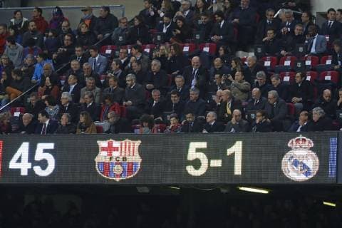 Sport Themen der Woche KW43 Sport Bilder des Tages Josep Maria Bartomeu (Barcelona), Florentino Perez (Real), OCTOBER 28, 2018 - Football Soccer : Spanish Primera Division Liga Santander match between FC Barcelona Barca 5-1 Real Madrid at Camp Nou stadium in Barcelona, Spain. Noxthirdxpartyxsales  (89388606)