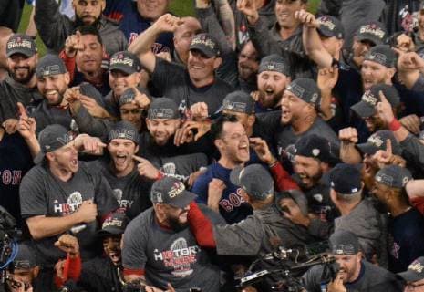 Sport Themen der Woche KW43 Sport Bilder des Tages Boston Red Sox celebrate after beating the Los Angeles Dodgers in game 5 of the MLB Baseball Herren USA 2018 World Series at Dodger Stadium in Los Angeles on October 28, 2018. The Red Sox defeated the Dodgers 5-1 to win the World Series in 5 games.  LAP2018102825 JIMxRUYMEN
