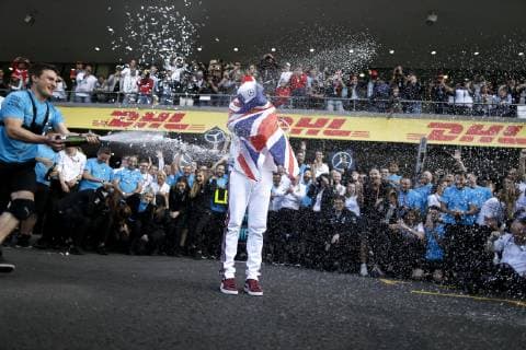 Sport Themen der Woche KW43 Motorsports: FIA Formula One World Championship WM Weltmeisterschaft 2018, Grand Prix of Mexico, 44 Lewis Hamilton (GBR, Mercedes AMG Petronas Motorsport) celebrates winning the F1 World Drivers Championship 2018 Mexico-City Mexico
