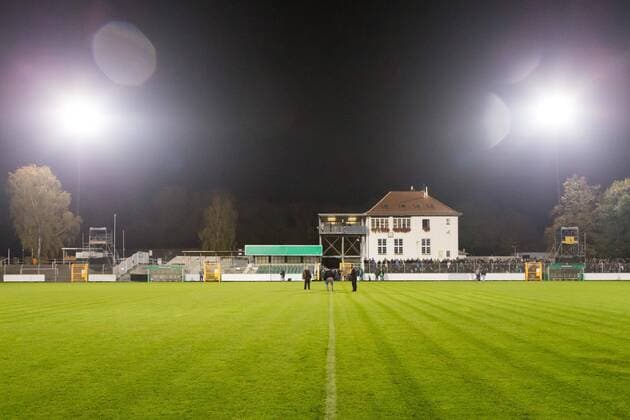 Leipzig 29 10 2018 Alfred Kunze Sports Park Football Men NOFV Oberliga BSG Chemie Leipzig Under floodlighting In the picture Alfred Kunze Sportpark under floodlight According to the guidelines of the DFB German Football Association it is forbidden to take photos and or photos taken in the stadium and or the game video-like photo galleries to be used or recycled DFB regulations prohibit any use of photographs as image sequences and or quasi video