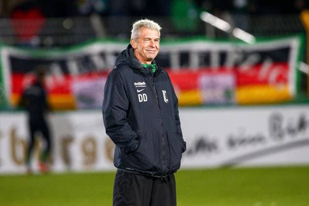 Chemistry Paderborn Football DFB Pokal Leipzig 30 10 2018 Alfred Kunze Sports Park Football Men DFB Pokal 2 Round BSG Chemie Leipzig SC Paderborn Bild Coach Dietmar Demuth Chemie According to the specifications of the DFB German Football Association it is forbidden in the stadium and or from the game made photographs in Form of sequence images and or video-like photo series to be used or recycled DFB regulations prohibit any use of photographs as image sequences and or quasi video