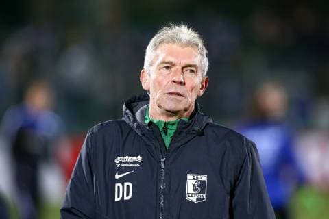 Chemistry Paderborn Football DFB Pokal Leipzig 30 10 2018 Alfred Kunze Sports Park Football Men DFB Pokal 2 Round BSG Chemie Leipzig SC Paderborn Bild Coach Dietmar Demuth Chemie According to the specifications of the DFB German Football Association it is forbidden in the stadium and or from the game made photographs in Form of sequence images and or video-like photo series to be used or recycled DFB regulations prohibit any use of photographs as image sequences and or quasi video