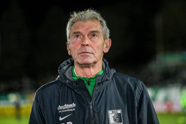 DFB Pokal 2018 19 2 Main Round BSG Chemie Leipzig e V vs. SC Paderborn 07 e V Dietmar Demuth Trainer Chemistry Leipzig Leipzig Saxony Germany
