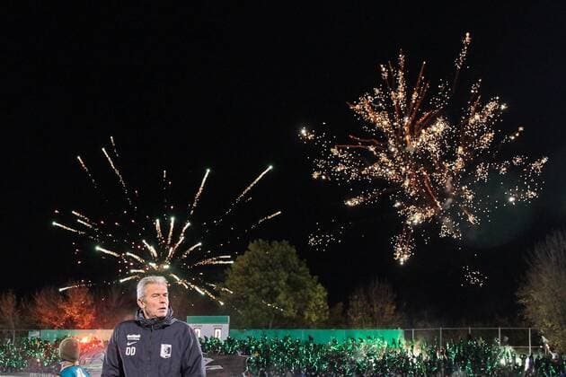BSG Chemie Leipzig vs SC Paderborn 07 2 Round DFB Pokal 30 10 2018 Football 2 Round of the DFB Cup BSG Chemie Leipzig vs SC Paderborn 07 on 30 10 2018 at the Alfred Kunze Sports Park Leipzig Leutzsch Image Trainer Dietmar DEMUTH Chemie Fireworks behind the North Dam Pyrotechnics Fans Ultras DFL REGULATIONS PROHIBIT ANY USE OF PHOTOGRAPH AS IMAGE SEQUENCES AND OR QUASI VIDEO xjkx
