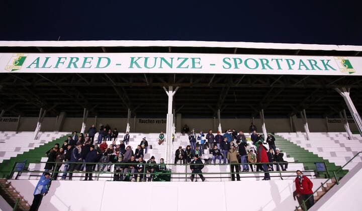 Leipzig 30 10 2018 Alfred Kunze Sportpark Football DFB Pokal 2 Round BSG Chemie Leipzig SC Paderborn 0 3 0 2 Pictured Stadium view under floodlight Floodlight mast In accordance with the requirements of the DFB Deutscher Fußball Bund it is forbidden to take photos in the stadium and or from the game Sequence images and or video-like photo series to be used or recycled