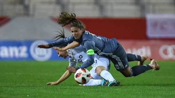 v left Patricia Willi FC Zurich 9 Melanie Leupolz FC Bayern Munich FCB 8 in duel Duel tackle Dynamics Action Action Football UEFA Women s Champions League FC Bayern Munich FC Zurich xslx
