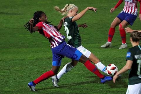 Atletico de Madrid sAissatou Tounkara (L) vies for the ball against Wolfsburg s Pernille Harder (C) during the women s UEFA Champions League of 16, second leg match between Atletico de Madrid and Wolfsburg at Wanda Sports City in Madrid, Spain, 31 October 2018. ATLETICO MADRID - WOLFSBURG !ACHTUNG: NUR REDAKTIONELLE NUTZUNG!  Copyright: xJUANJOxMARTINx GRAF9240 20181031-636766156131288761