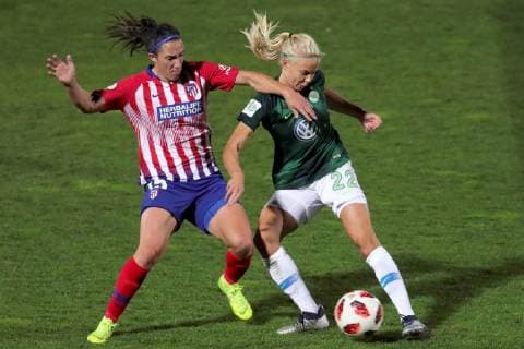 Sport Bilder des Tages Atletico de Madrid s Meseguer vies for the ball with Wolfsburg s Herder (R) during the women s UEFA Champions League of 16, second leg match between Atletico de Madrid and Wolfsburg at Wanda Sports City in Madrid, Spain, 31 October 2018. ATLETICO MADRID - WOLFSBURG !ACHTUNG: NUR REDAKTIONELLE NUTZUNG!  Copyright: xJUANJOxMARTINx GRAF9254 20181031-636766174452401739