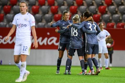 v li Malin Gut FC Zurich 12 Lorena Baumann FC Zurich 22 disappointed disappointment frustration disappointed pessimistic FC Bayern players celebrate their goal celebrating victory goal victory celebrating the goal goal celebration Jubel on goal to 1 0 by Sara Ilonka Däbritz Sara Daebritz FC Bayern Munich FCB 33 2 v re optimist Action Action Football UEFA Women s Champions League FC Bayern Munich FC Zurich xslx