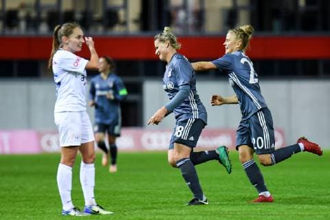 disappointed disappointment frustration disappointed pessimistic Dominika Skorvankova FC Bayern Munich FCB 18 Leonie Maier FC Bayern München FCB 20 with goal celebrations Cheers Torjubel goal achievement celebrate the goal goal celebration Cheers over the goal to 3 0 by Dominika Skorvankova FC Bayern Munich FCB 18 optimistic Action Action Soccer UEFA Women s Champions League FC Bayern Munich FC Zurich xslx