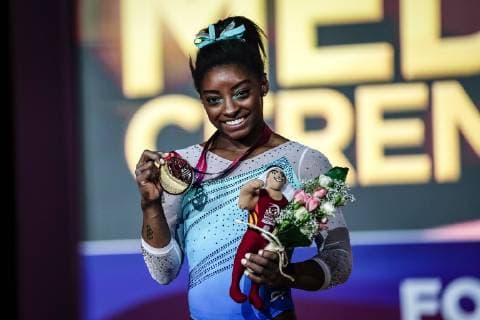 Sport Themen der Woche KW44 Sport Bilder des Tages November 1, 2018: Simone Biles of Ã‚ United States with her goal medal at Individual Final for Women at the Aspire Dome in Doha, Qatar, Artistic FIG Gymnastics World Championships. CSM Artistic Gymnastics FIG World Championships Day 8 - ZUMAc04_ 20181101_zaf_c04_001 Copyright: xUlrikxPedersenx