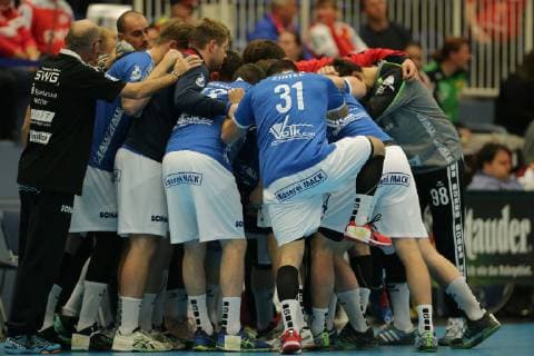 The players of TV Huettenberg swear before the game in the game TUSEM Essen vs TV Huettenberg Handball 2 Bundesliga 02 11 2018 TUSEM Essen vs TV Huettenberg Handball 2 Bundesliga 02 11 2018 Essen Copyright: xMarioxHommesx Eibner-Pressefotox EP_mhs