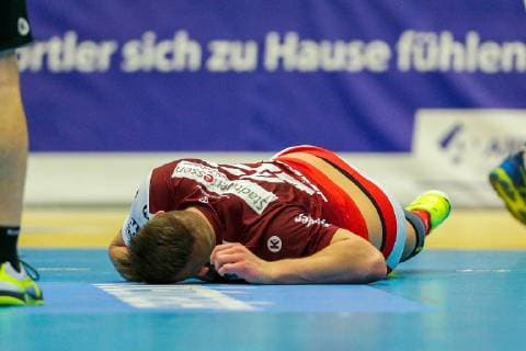 Dennis Szczesny Essen 22 is injured in the field at play TUSEM Essen vs. TV Huettenberg Handball 2 Bundesliga 02 11 2018 TUSEM Essen vs. TV Huettenberg Handball 2 Bundesliga 02 11 2018 Essen Copyright: xMarioxHommesx Eibner-Pressefotox EP_mhs
