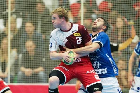 Lucas Firnhaber Essen 26 is blocked by Moritz Lambrecht Huettenberg 7 at the game TUSEM Essen vs TV Huettenberg Handball 2 Bundesliga 02 11 2018 TUSEM Essen vs TV Huettenberg Handball 2 Bundesliga 02 11 2018 Essen Copyright: xEIBNER MarioxHommesx EP_MHS