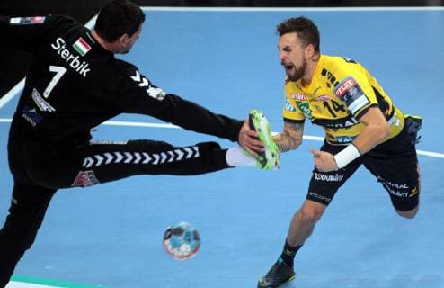 03.11.2018 Veszprem(Hungary) Telekom Veszprem-Rhein-Neckar Löwen EHF Champions League men s handball Bogdan Radivojevic(R)Rhein-Neckar Löwen, Arpad Sterbik Capar(L)Telekom Veszprem : 