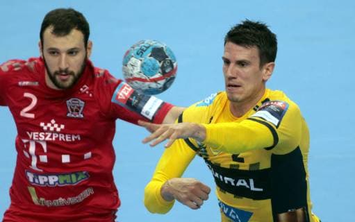 03.11.2018 Veszprem(Hungary) Telekom Veszprem-Rhein-Neckar Löwen EHF Champions League men s handball Andre Schmid(R)Rhein-Neckar Löwen, Dejan Manaskov(L)Telekom Veszprem : 