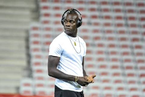 Fußball, Mario Balotelli vor dem Spiel des OGC Nizza Mario Balotelli (OGC Nice) FOOTBALL : OGC Nice vs Amiens SC - Ligue 1 Conforama - Nice - 03 11 2018 NorbertScanella Panoramic 