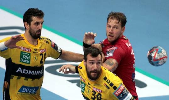 03.11.2018 Veszprem(Hungary) Telekom Veszprem-Rhein-Neckar Löwen EHF Champions League men s handball ILIJA Abutovic(L) with Gedeon Guardiola(c) Rhein-Neckar Löwen stopped during match Andreas Nilsson(R) Telekom Veszprem : 