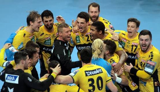 Sport Bilder des Tages 03.11.2018 Veszprem(Hungary) Telekom Veszprem-Rhein-Neckar Löwen EHF Champions League men s handball Rhein-Neckar Löwen celebrate victory after match from L-R:Jesper Nielsen,ILIJA Abutovic,Gudjon Valur Sigurdsson,Filip Taleski,Mads Mensah Larsen,Jerry Tollbring, Jannik Kohlbacher : 