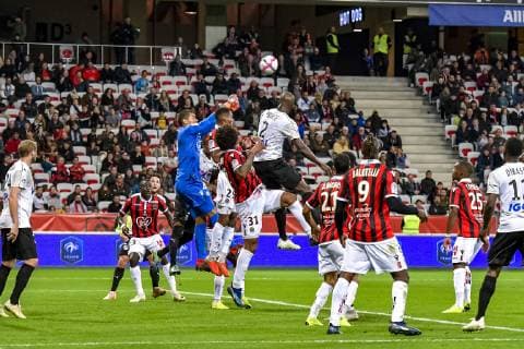 Walter Benitez (OGC Nice) - Prince Desir GOUANO (Amiens SC) FOOTBALL : OGC Nice vs Amiens SC - Ligue 1 Conforama - Nice - 03 11 2018 NorbertScanella Panoramic 