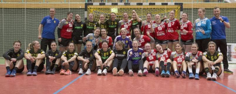 Frankfurt Oder 03 11 2018 DHB Cup Women Round 3 Frankfurt HC vs BVB Dortmund Handball 24 33 common group picture after the cup game
