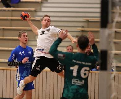 HANDBALL Oberliga 13 10 2018 VfR Eintracht Wiesbaden TV Büttelborn Wesp Philip TVB Seiwert Danic Eintracht Gerhardt Sascha TVB