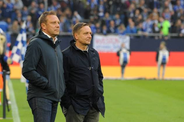 V l n r Coach Andre Breitenreiter and Manager Horst Heldt both watch Hannover 96 tense 03 11 2018 Football 1 Bundesliga Schalke 04 vs Hannover 96 DFL REGULATIONS PROHIBIT ANY USE OF PHOTOGRAPHS AS IMAGE SEQUENCES AND OR QUASI VIDEO 03 11 2018 Football 1 Bundesliga Schalke 04 vs Hannover 96 Gelsenkirchen Copyright: xThomasxThienelx Eibner-Pressefotox EP_ttl