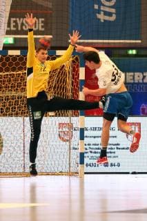 Handball Handball 3 League North 2018 2019 Handball Sportverein Hamburg vs TSV Bayer Dormagen Goalkeeper Marcel Kokoszka Hamburg holds Ball Eloy Morante Maldonado Dormagen Sporthalle Hamburg Hamburg Hamburg
