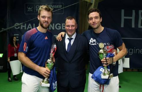 04 11 2018 Tennis ATP Challenger Cup Bauer Watertechnology Cup 2018 International German Indoor Championships Final Double DaMa winner picture with tournament organizer v l Kevin Krawietz GER Marcus Slany and Andreas Mies GER