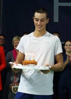 04 11 2018 Tennis ATP Challenger Cup Bauer Watertechnology Cup 2018 International German Indoor Championships Final Single DaMa Joy Joy Jubilee after the end of the game Antoine Hoang FRA with birthday cake