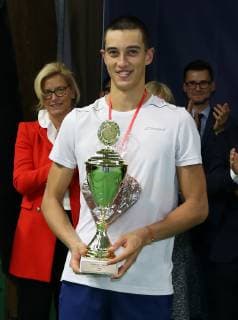 04 11 2018 Tennis ATP Challenger Cup Bauer Watertechnology Cup 2018 International German Indoor Championships Final Single DaMa Joy Joy Jubilee after the end of the game Antoine Hoang FRA with Cup Winners Cup