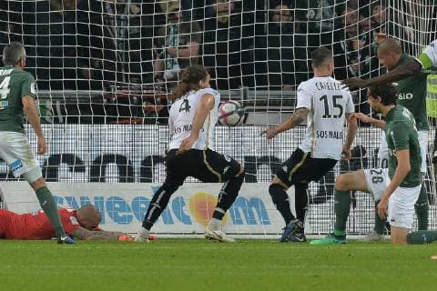 Fußball, AS St. Etienne - SCO Angers Stephane Ruffier (saint etienne) vs Mateo Pavlovic (angers) FOOTBALL : Saint Etienne vs Angers - Ligue 1 Conforama - 04 11 2018 FredericChambert Panoramic 