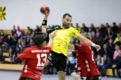 04 11 2018 xmzx Handball 3 League SG Bruchköbel TV Erlangen Bruck v l Tegaday Ramos Nuez Bruchköbel Bruchköbel Hessen Germany DEU