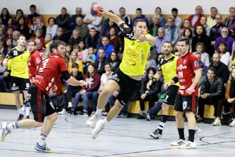 04 11 2018 xmzx Handball 3 League SG Bruchköbel TV Erlangen Bruck v l Dennis Weit Bruchköbel Newcomer Bruchköbel Hessen Germany DEU