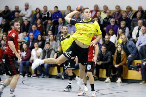 04 11 2018 xmzx Handball 3 League SG Bruchköbel TV Erlangen Bruck v l Dennis Weit Bruchköbel Newcomer Bruchköbel Hessen Germany DEU