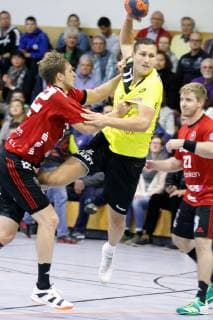 04 11 2018 xmzx Handball 3 League SG Bruchköbel TV Erlangen Bruck v l Dennis Weit Bruchköbel Newcomer Bruchköbel Hessen Germany DEU