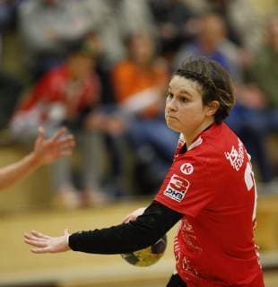Germany Hattersheim 04 11 2018 Handball Hesse 3 League West Women Season 2018 2019 TSG Eddersheim red SC Markranstädt yellow v l Lena Thoß Eddersheim Sport TSG Eddersheim SC Markranstädt