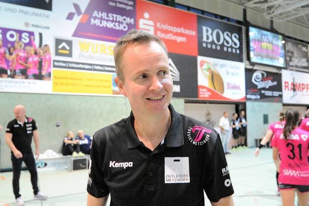 Andre Fuhr TusSies Metzingen Trainer TusSies Metzingen Handball HBF EHF Cup League 04 11 2018 Photo TBaur Eibner TusSies Metzingen vs. VfL Oldenburg Metzingen Copyright: xEIBNER TobiasxBaurx EP_TBR
