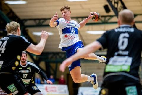 Johannes Wasielewskie 18 Dessau Rosslauer HV 06 during the DKB Handball 2 Bundesliga match between Dessau Rosslauer HV 06 and Rhein Vikings in the Anhalt Arena on 4 November 2018 in Bauhausstadt Dessau Sachsen Anhalt Saxony Anhalt Germany Germany Eibner Hartmut Boesener HB 2BL Dessau Rosslauer HV 06 Rhein Vikings Dessau Copyright: xEIBNER HartmutxBoesenerx EP_HBR