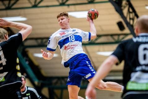 Johannes Wasielewskie 18 Dessau Rosslauer HV 06 during the DKB Handball 2 Bundesliga match between Dessau Rosslauer HV 06 and Rhein Vikings in the Anhalt Arena on 4 November 2018 in Bauhausstadt Dessau Sachsen Anhalt Saxony Anhalt Germany Germany Eibner Hartmut Boesener HB 2BL Dessau Rosslauer HV 06 Rhein Vikings Dessau Copyright: xEIBNER HartmutxBoesenerx EP_HBR