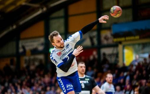 Thomas Pavlicek 2 Dessau Rosslauer HV 06 throwing during the DKB Handball 2 Bundesliga match between Dessau Rosslauer HV 06 and Rhein Vikings in the Anhalt Arena on 4 November 2018 in Bauhausstadt Dessau Sachsen Anhalt Saxony Anhalt Germany Eibner Hartmut Boesener HB 2BL Dessau Rosslauer HV 06 Rhein Vikings Dessau Copyright: xEIBNER HartmutxBoesenerx EP_HBR