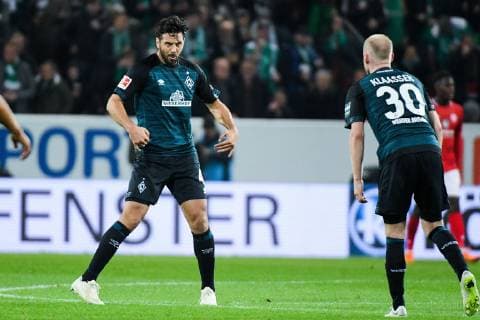 Sport Themen der Woche KW44 Sport Bilder des Tages 04.11.2018, xpsx, Fussball 1.Bundesliga, FSV Mainz 05 - SV Werder Bremen emspor, v.l. celebrating the goal, Jubel zum 2:1 fuer SV Werder Bremen durch Claudio Pizarro (SV Werder Bremen), Davy Klaassen (SV Werder Bremen) (DFL DFB REGULATIONS PROHIBIT ANY USE OF PHOTOGRAPHS as IMAGE SEQUENCES and or QUASI-VIDEO) Mainz *** 04 11 2018 xpsx Football 1 Bundesliga FSV Mainz 05 SV Werder Bremen emspor v l celebrating the goal Jubel zum 2 1 für SV Werder Bremen by Claudio Pizarro SV Werder Bremen Davy Klaassen SV Werder Bremen DFL DFB REGULATIONS PROHIBIT ANY USE OF PHOTOGRAPHS as IMAGE SEQUENCES and or QUASI VIDEO Mainz