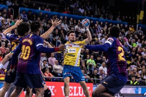 November 4, 2018 - Barcelona, Barcelona, Spain - Alex Dujshebaev, 10 of PGE Vive Kielce in actions during VELUX EHF Champions League match between FC Barcelona Barca Lassa and PGE Vive Kielce on November 04, 2018 at Palau Blaugrana, in Barcelona, Spain, Handball: VELUX EHF Champions League - Fc Barcelona Lassa v PGE Vive Kielce. - ZUMAa181 20181104_zaa_a181_079 Copyright: xAFP7x